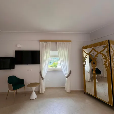Otel Rufolo 4*