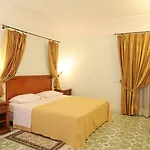 Rufolo Hotell 4*