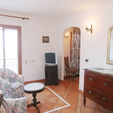Hotell Rufolo 4*